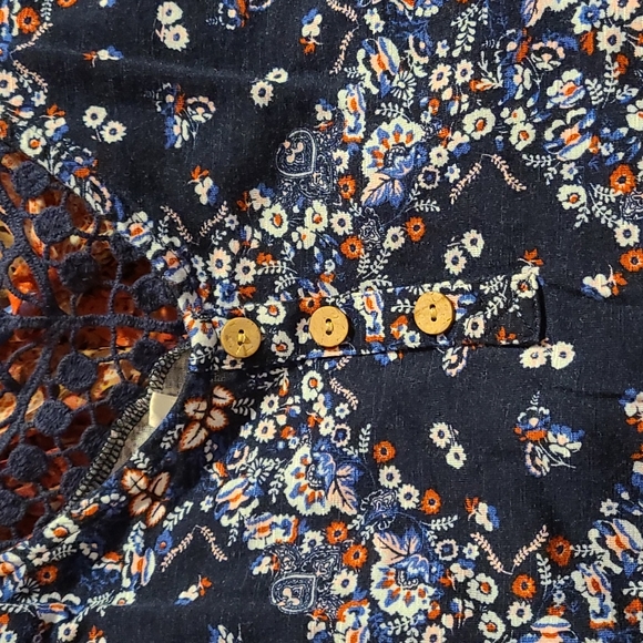 Maurice's Blue Floral Tank with Crochet Detail. Size XL - Picture 3 of 4